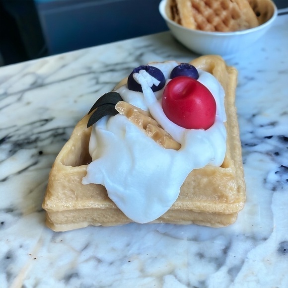 ⚠️SALE Candle // Handmade Waffles and Fruits Soy Wax Candle SEND OFFERS - Picture 3 of 4